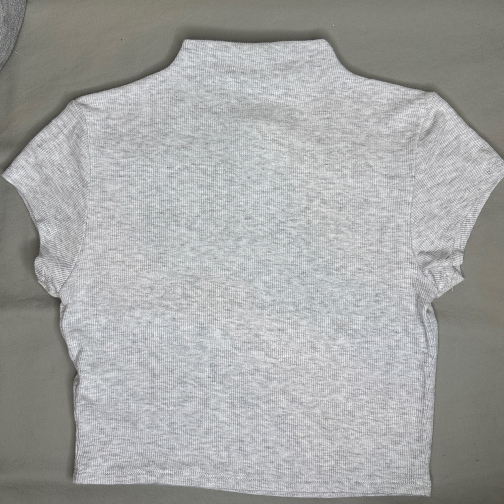 NWT Garage Funnel Neck Grey Cropped T-Shirt - Picture 5 of 6